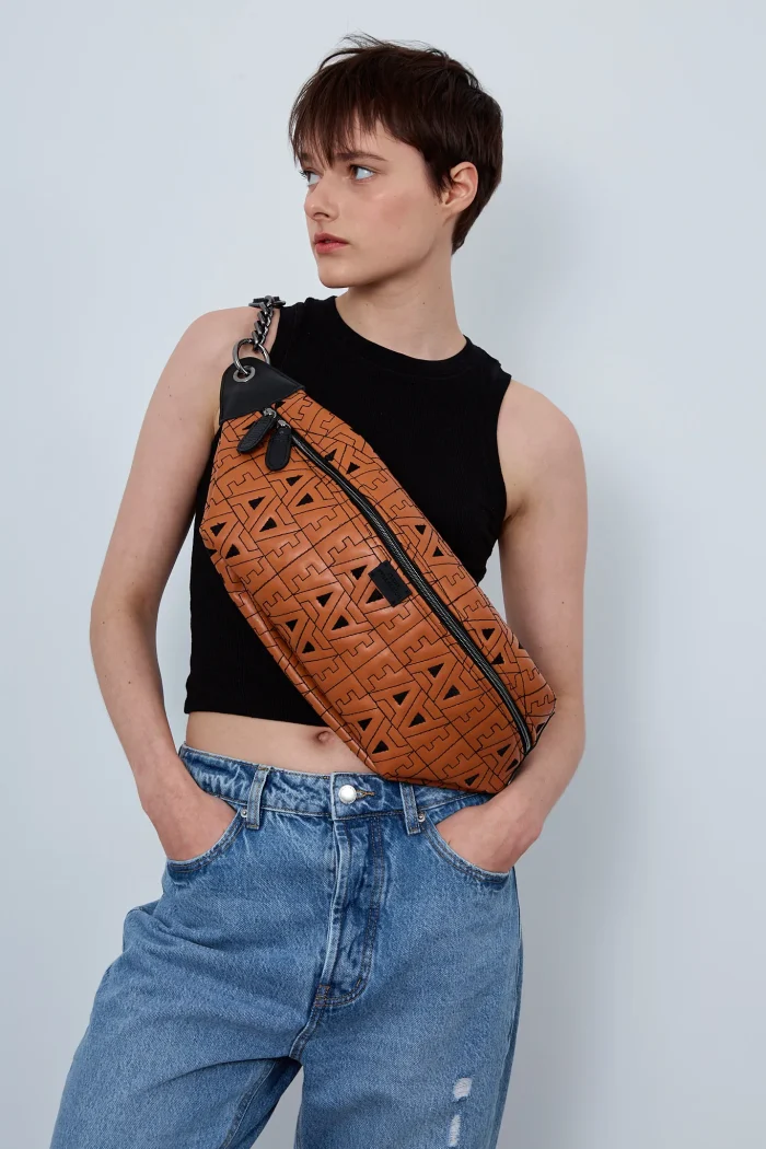 Body Bag Logo Τσάντα Χιαστι Κονιακ - Image 2