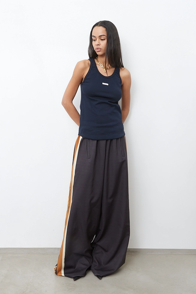 Γυναικεία  LOOSE FIT Παντελόνα Με Πλαινή Ρίγα APPAREL Μαύρη - Image 3