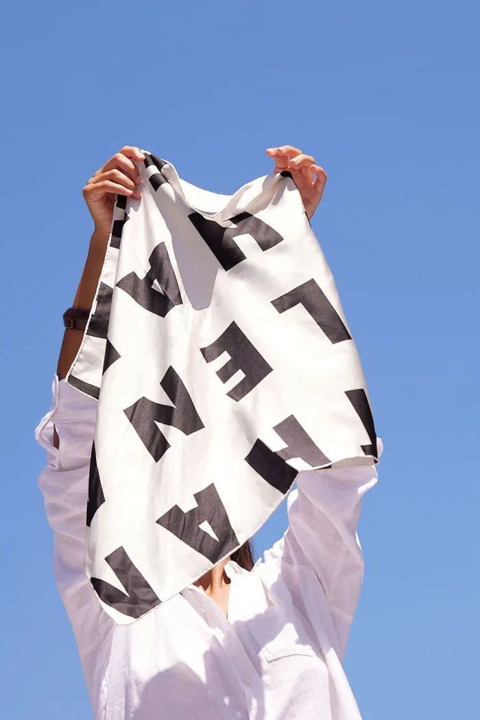 Silk Scarf Ea Logo Accessories Μπεζ - Image 2